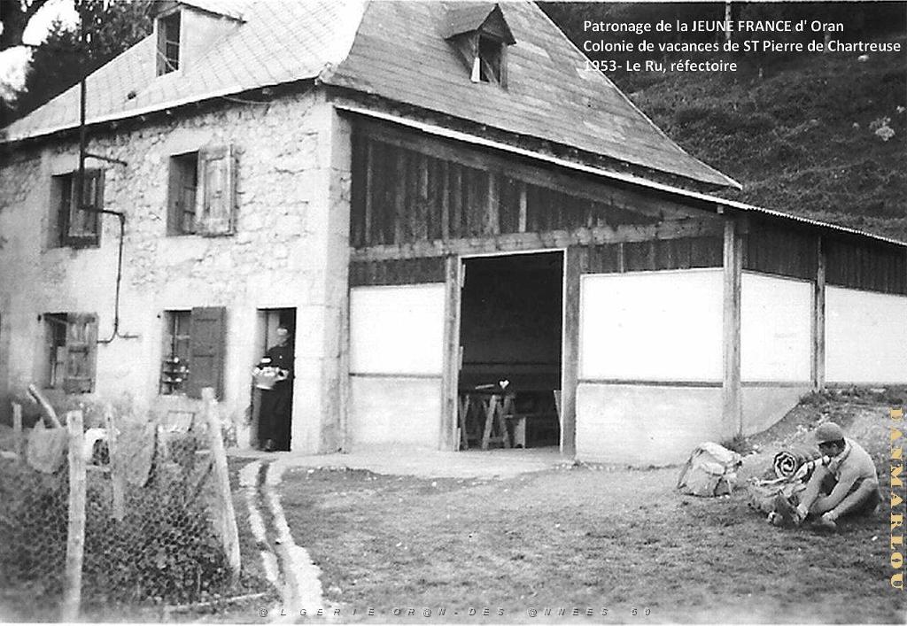 COLO JEUNE FRANCE 1953 refectoire du Ru ferme le matin du depart.jpg